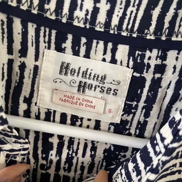 Anthropologie Holding Horses Button-Up Shirt Womens Small Navy Cream Basic - Picture 3 of 5